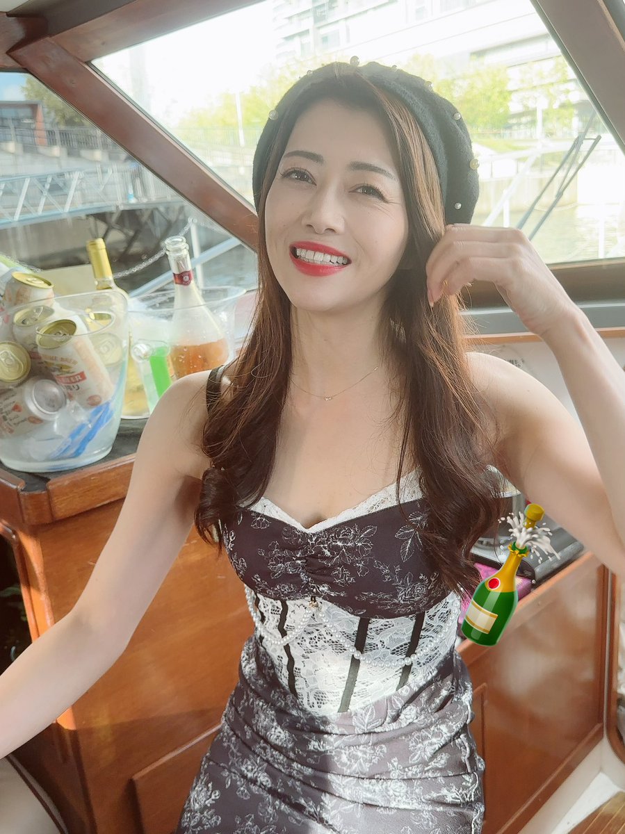 東京湾クルーザーイベントにご参加くださった皆様、ありがとうございました^_^
天気に恵まれて、後方デッキでの飲食や、前方デッキでの1対1タイムも、気持ち良かったですね♪
週末からは寒いみたいなので、体調に気をつけてねー https://t.co/fpj9CtoWd0