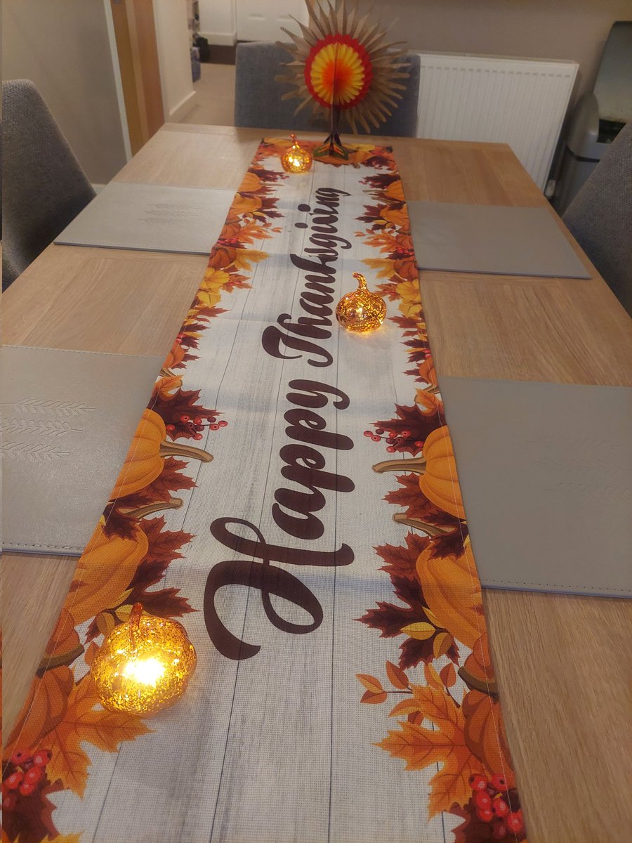 EllenDevonport's tweet photo. The table is ready - Happy Thanksgiving!

#HappyThanksgiving #Thanksgiving #FrankGibbons #TurkeyTime #foodcomaincoming https://t.co/3MDwQKR9wG