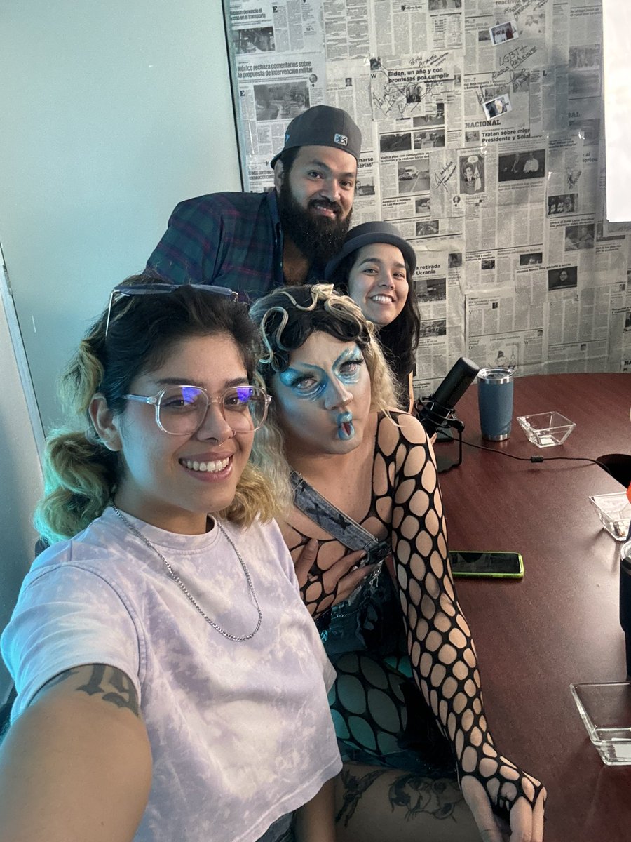 227consulting's tweet photo. Todo listo para el siguiente episodio de #SinFallas 🎙️ El Podcast, tuvimos un gran capítulo con: 

Korina, Emma, Alucarda y el regreso estelar de Orlando 🔥. 

📌 El tema de vida en pareja y relaciones random se dividió  😇😈

Nos vemos en nuestro canal de YouTube 🤘🏻 https://t.co/MtqxfZWhrn