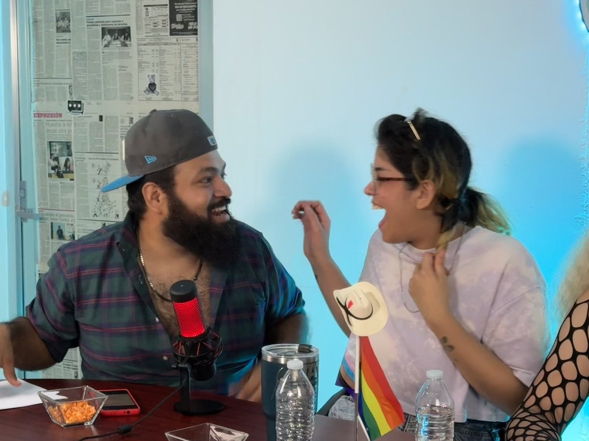 227consulting's tweet photo. Todo listo para el siguiente episodio de #SinFallas 🎙️ El Podcast, tuvimos un gran capítulo con: 

Korina, Emma, Alucarda y el regreso estelar de Orlando 🔥. 

📌 El tema de vida en pareja y relaciones random se dividió  😇😈

Nos vemos en nuestro canal de YouTube 🤘🏻 https://t.co/MtqxfZWhrn