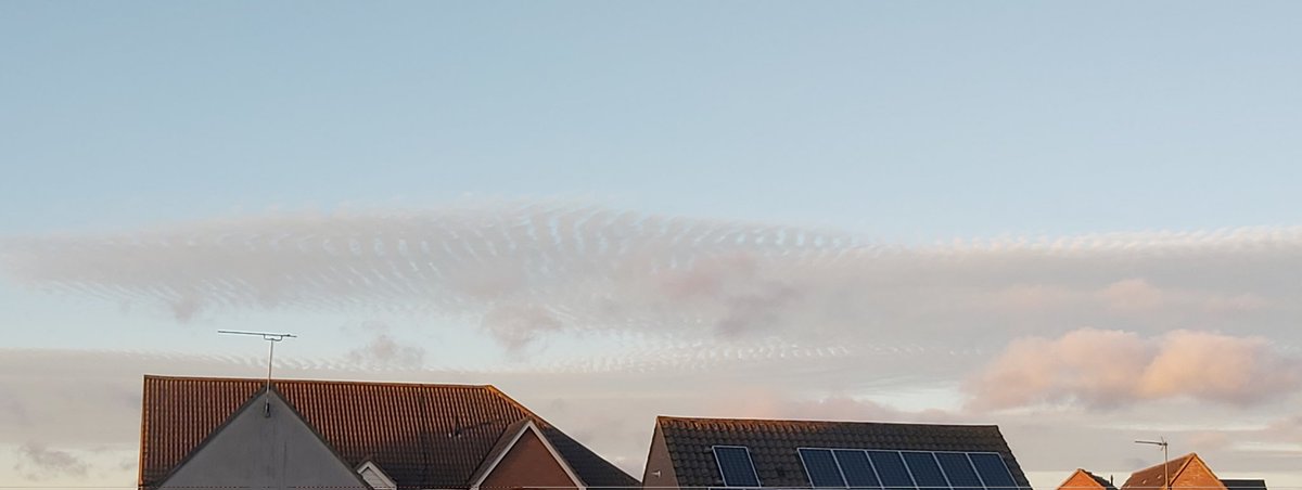 Dijesstive's tweet photo. Saw these clouds and thought @ChrisPage90 would know what they're called! @itvanglia https://t.co/jPsVQ0tAMV