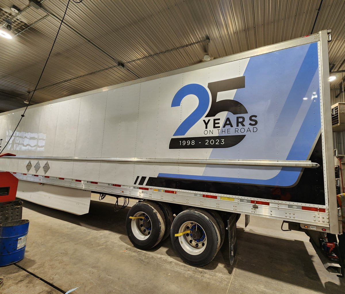 ProimageSigns1's tweet image. Congrats to @PT_Proud on 25 years in business! We're honored to collaborate on trailer wraps that showcase their brand. They're committed to innovation and customer satisfaction, and we enjoy working with them. Here's to more success together! #truckingMB #25years #fleetgraphics
