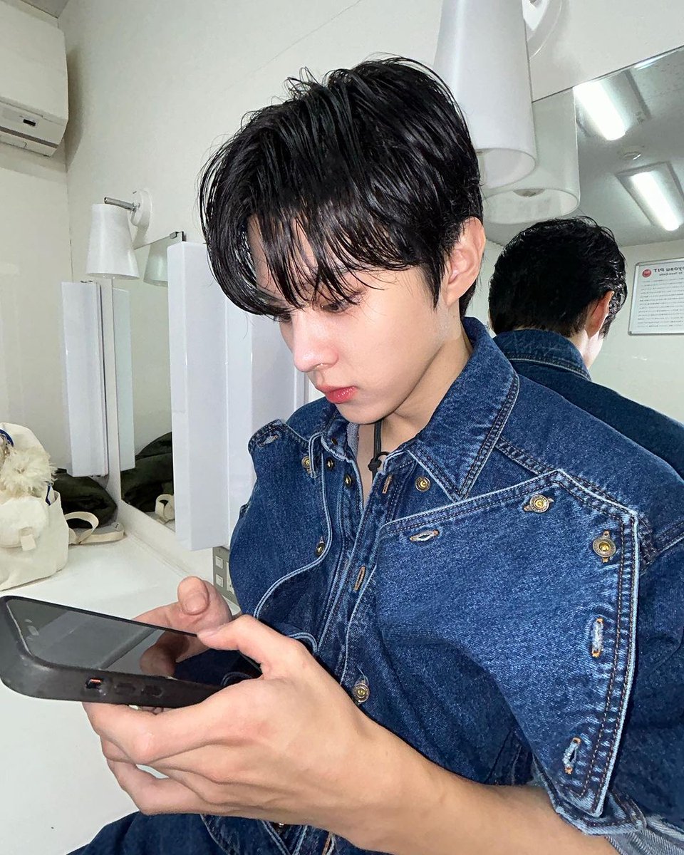 ⊹ .📸. INSTAGRAM | 22/11/23

:)

🔗instagram.com/p/Cz8u4ssBFdR/

#김우석 #KIMWOOSEOK
<a href="/KWS_official_/">김우석(KIM WOO SEOK)</a>