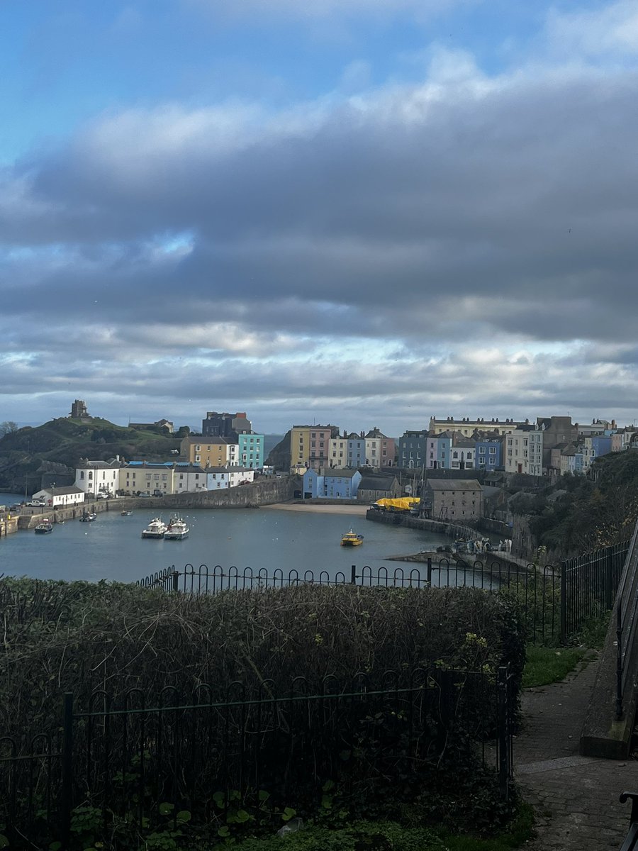 Sara Jones tweet media