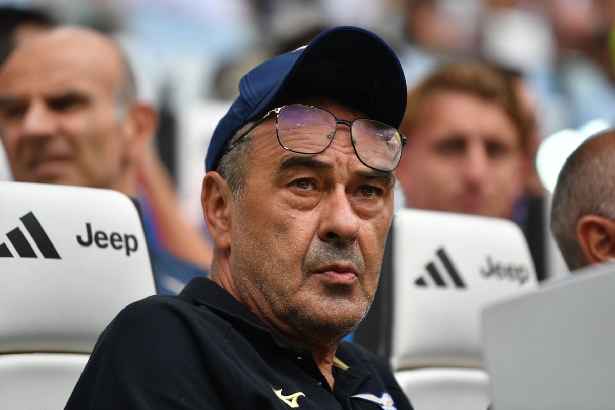 centregoals's tweet photo. 🚨😭| Reporter to Sarri : “Will you go to Saudi Arabia too?”

Sarri: “Can you smoke in Saudi Arabia?”

Reporter: “Yes.” 

Sarri: “Ok then we’ll see.”

[La Repubblica] https://t.co/UdDsMlWfWL