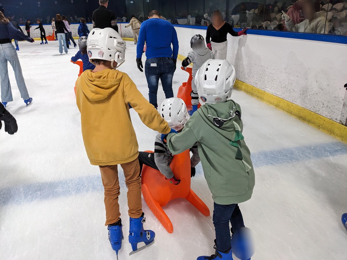 Voici quelques photos de la sortie à la patinoire de Bercy où les enfants et les ados se sont bien amusés ⛸️⛸️