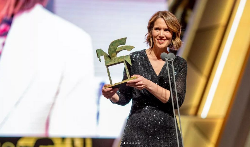 Anoche RTVE recogió seis <a href="/premiosondas/">Premios Ondas</a> Enhorabuena a Silvia Intxaurrondo que brilló con luz propia con nuestro modelo Vertize Gala en lentejuela negra. Estilismos: Ana Ocaña. #PremiosOndas #RTVE #vestuario #colaboraciones #eventos #televisión #moda #vertizegala