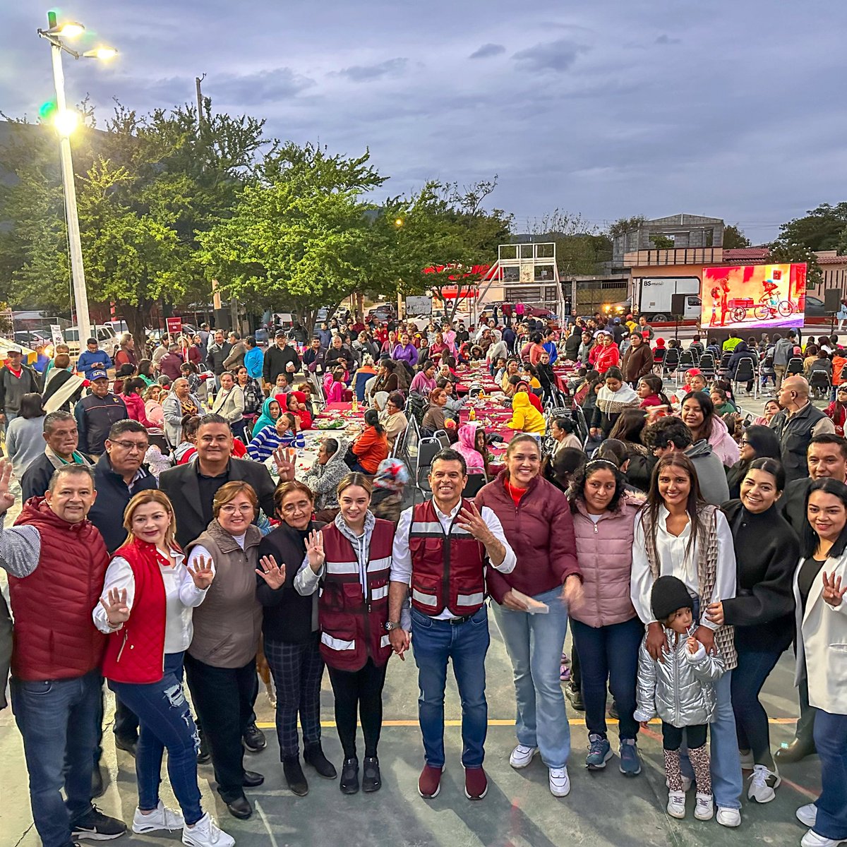 Conviviendo una tarde En Familia en la colonia Altas Cumbres.