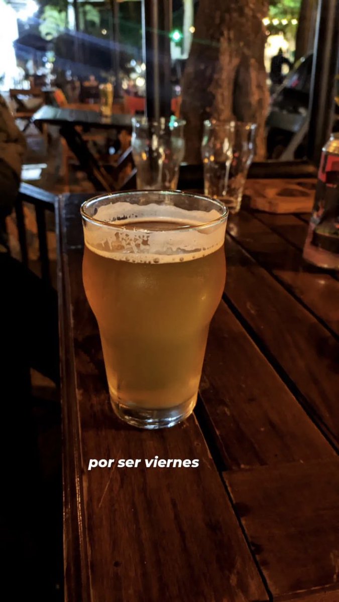 don_nariz's tweet photo. Yo solo disfrutando una birra // alguien desde otra mesa https://t.co/TOtHgTHgqg