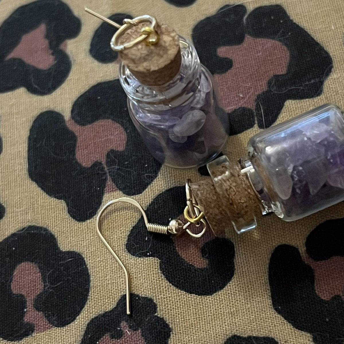 🧞‍♂️💜• make a wish •💜🧞‍♂️

these adorable little wish bottles are filled with crystals! now i’m not a personal believer in healing vibes but if you’re wanting something to bring you good vibes everyday, these are the earrings for that!