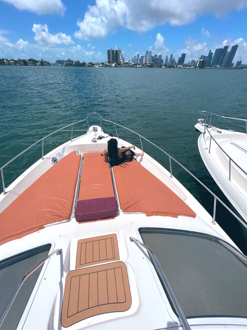 Spending Thanksgiving on da yachts - Happy Holiday&rsquo;s 🍁 https://t.co/pNW6sTb4r9<a href="/tag/miami"class="tags"><span>#miami</span></a>