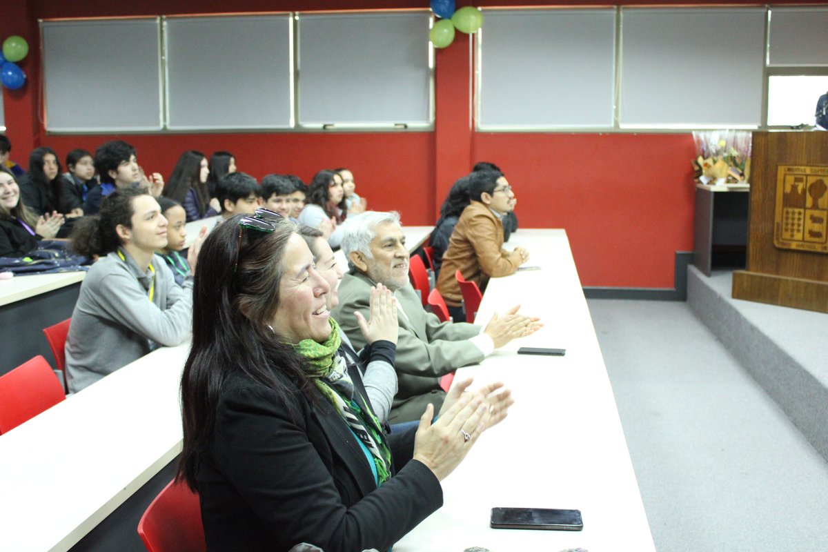 Accion_stem's tweet photo. ❤️‍🔥¡GRACIAS por ser parte de este día extraordinario en las Olimpiadas Matemáticas para tod@s con @khanacademy!🙌 

Un agradecimiento especial💌 a los profesores y apoderados que los acompañaron en este emocionante viaje matemático🥰

#matemáticas #stem https://t.co/8NtAhFtjel