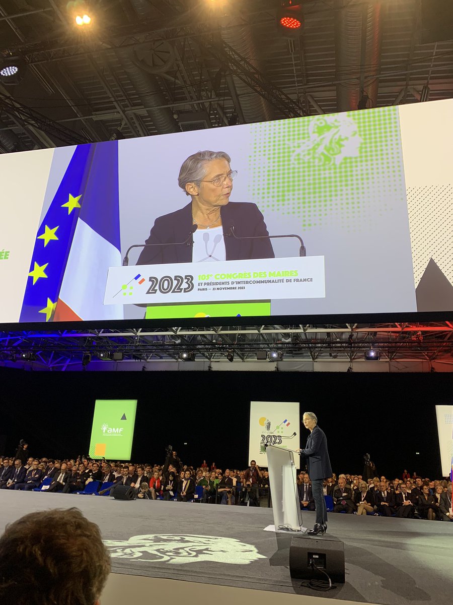 LGiscardEstaing's tweet photo. En clôture du #105èmeCongrès des #Maires de #France @l_amf , grands moments d’émotion avec les hommages à #SPaty et #DBernard, d’unité avec @TerritoiresUnis @Regionsdefrance @ADepartementsF et d’appel légitime de @davidlisnard à #EBorne pour une vraie confiance envers les #Maires https://t.co/eKJcuKlM6Q