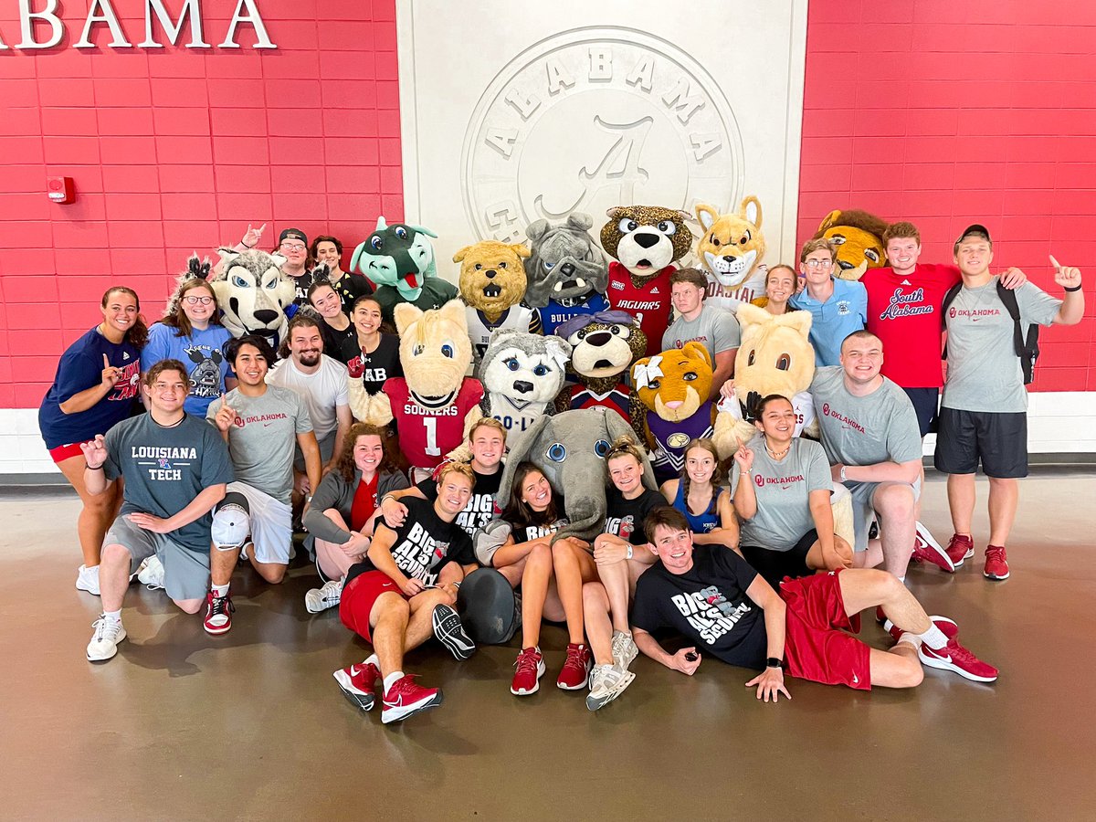 So thankful for my BAMAily &amp; friends today and everyday!❤️🥹🐘

#RollTide