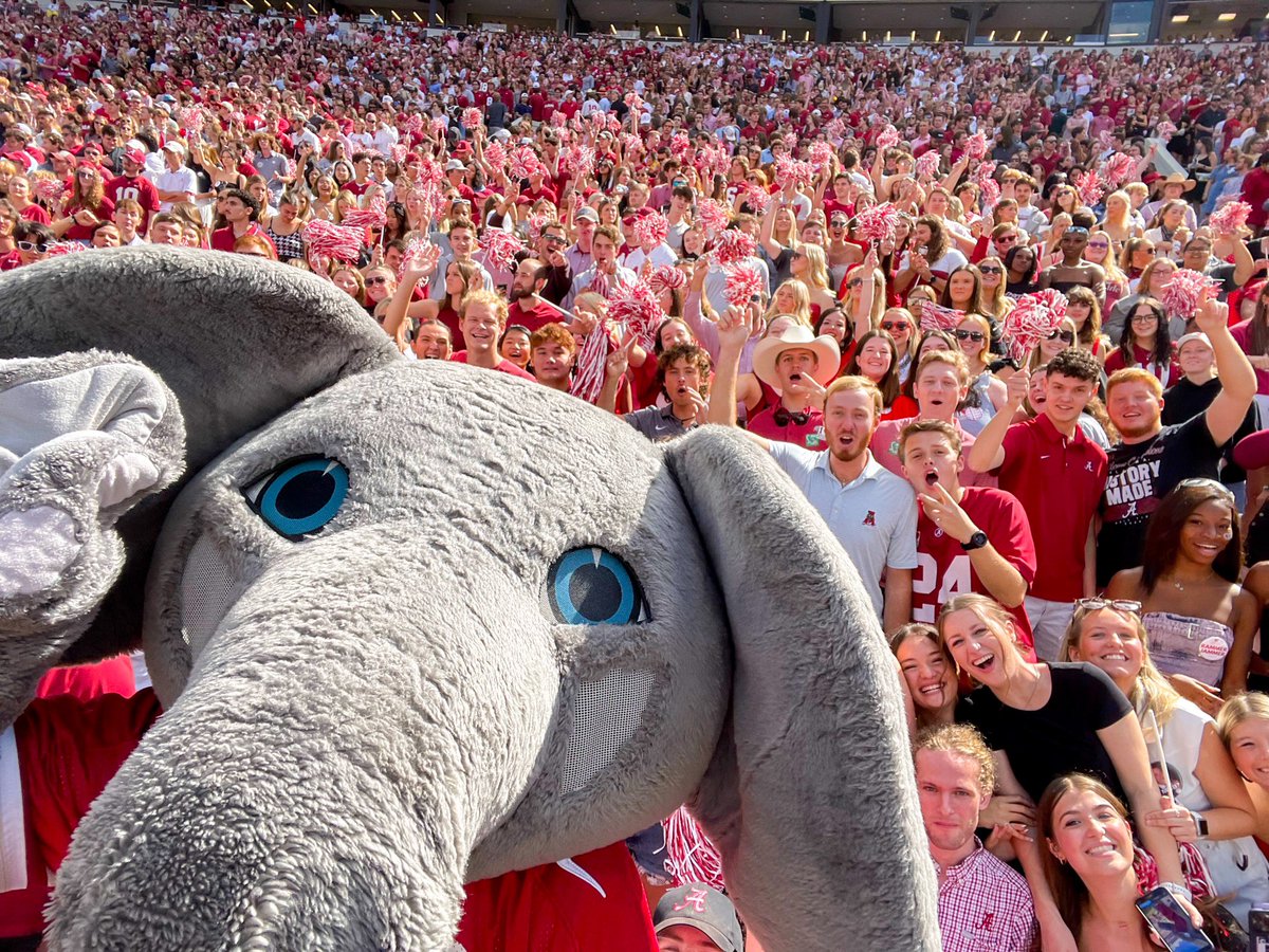 UA_Big_Al's tweet photo. So thankful for my BAMAily &amp; friends today and everyday!❤️🥹🐘

#RollTide https://t.co/KYLzGDsWPv