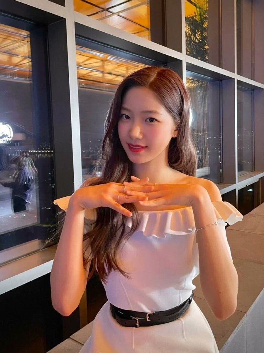 𝚃engo que verme guapísima para e𝐥 evento de𝐥 año y por si aún no se en𝐭eran, yep ⁦#Ξ𝖭ㅡ戻る⁩ and i'm gonna have 𝐭he best day disfrutando de cada una de 𝐥as sorpresas que e𝐥 ⁦#𝘀ꭐ͠ǝǝt͜͡໒᭄ː毒液⁩ me dará como par𝐭e de su c𝐥ub de fans.

𝒄upid's ♡ 𝕝𖦹ve ◌  ׅ࣪ ⊹