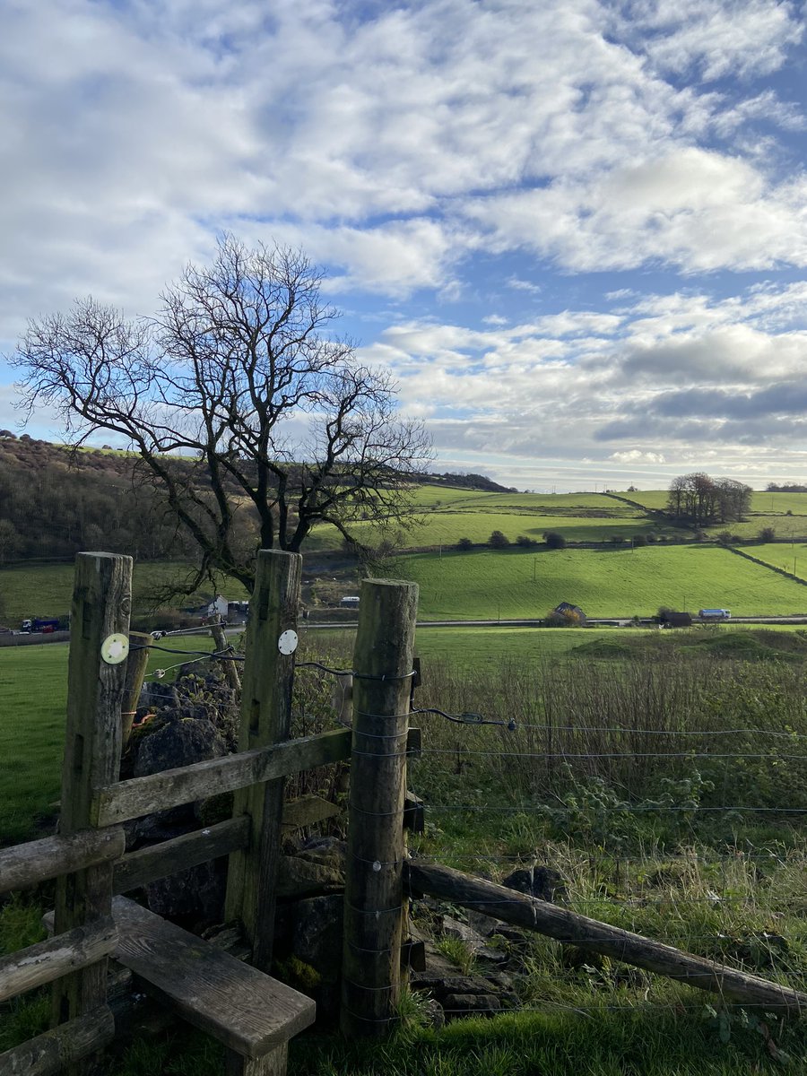peakrunner47's tweet photo. Gorgeous blue ๐ฉตsky today at last ๐. Today has got to get me through the next few work days ๐ #MiddTop #HarboroRocks #HPT https://t.co/Ttg3YTbhhS