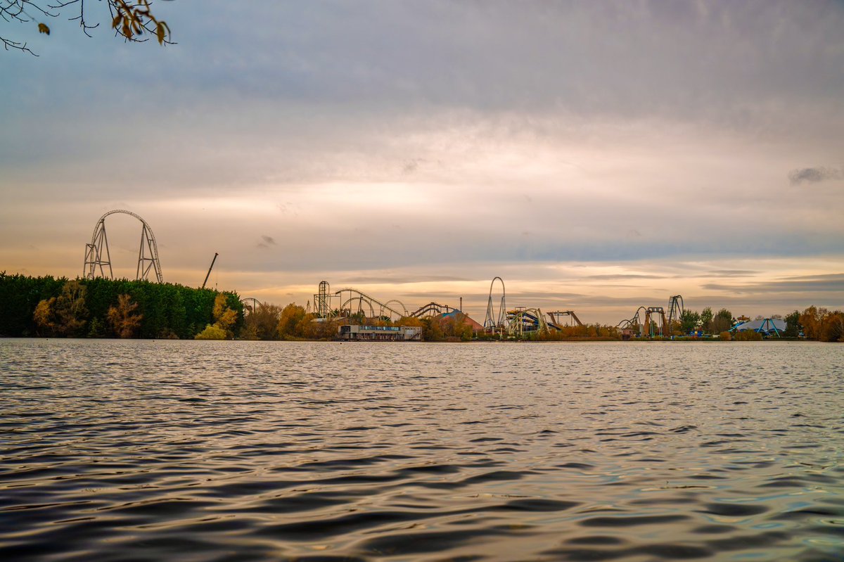 J_Silkstone's tweet photo. The island skyline is changing forever 🎢🪽 https://t.co/xuO9qsfolq
