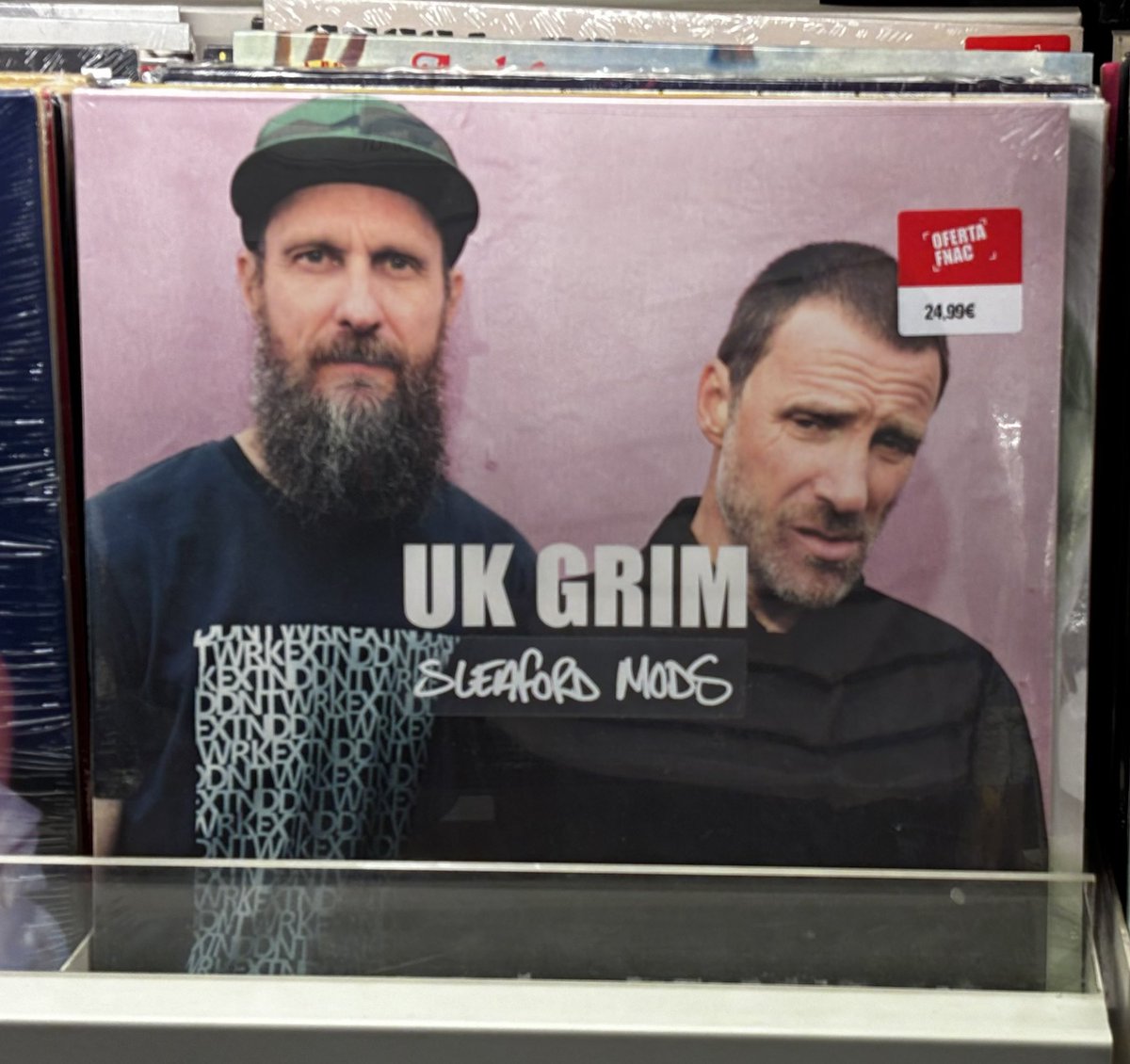 rovalhol's tweet photo. @LaResistencia @davidbroncano desde cuando está disponible este disco de @CastellaTuiter y @grisonbeatbox? 🤡 https://t.co/UPATehht8E
