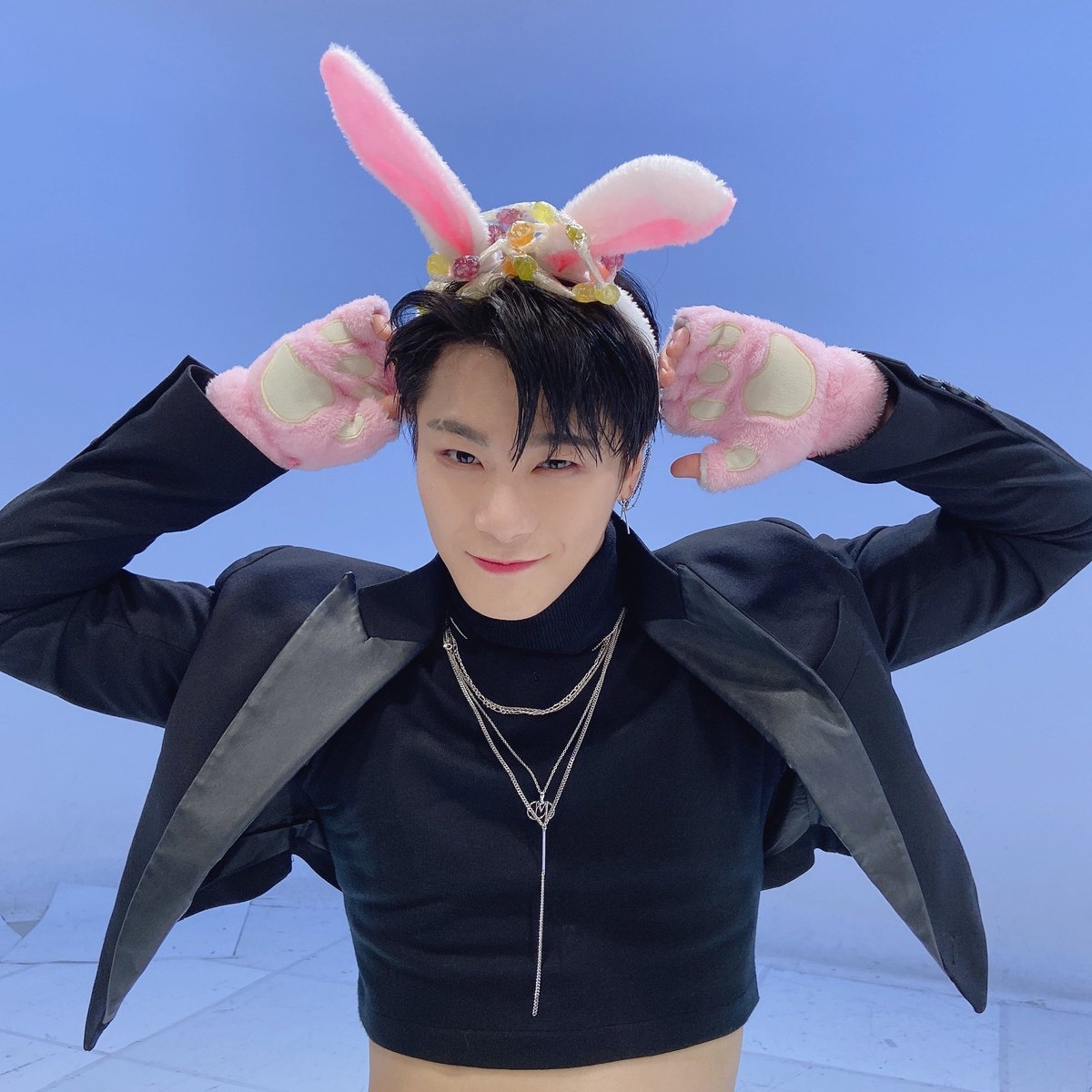 Myungjun940305's tweet photo. bias challenge!
choose 4 photos of your bias/biases wearing the color given to you.
color: Black๐ฉ
reply and i'll give you a color โก
#MJ #MOONBIN #ROCKY #CHAEUNWOO #PARKMINHYUK #ASTROROCKY #ASTROMJ #KIMMYUNGJUN #์์คํธ๋ก #์ ์ ์ด #๊น๋ช
์ค #ASTRO #์ฐจ์์ฐ #๋ฌธ๋น #๋ผํค https://t.co/QJW9YbYkxy