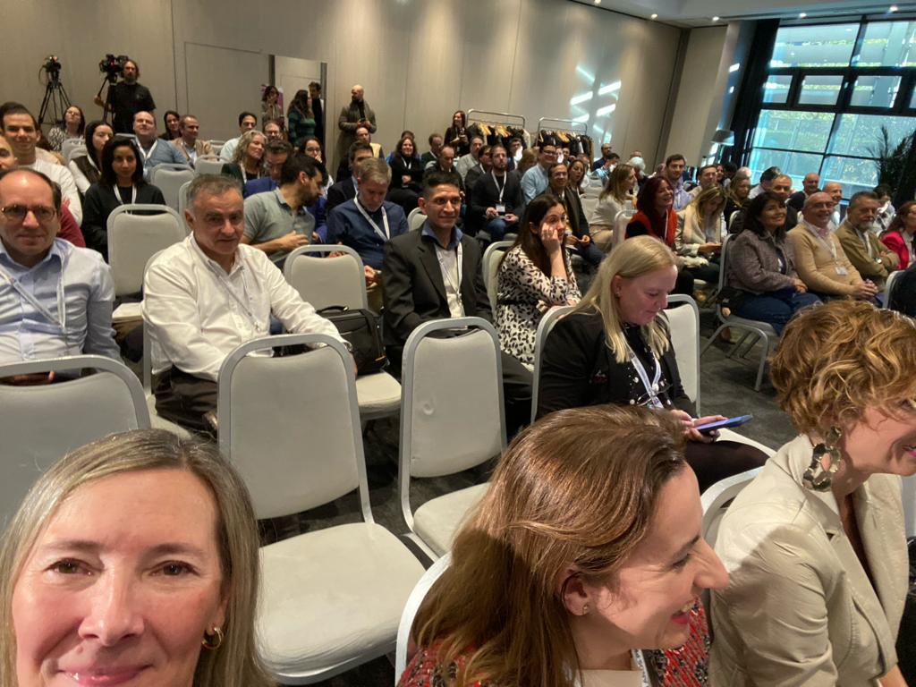 priyaPatra's tweet image. That is #theXchangeEffect
Presenting our #pmichapterxchange story to our PMI Madrid, Spain friends
The story of some passionate chapter leaders who
Embraced Curiosity
Made it Easy
Aimed real high!
Was Welcoming
And the result #togetheWecan
#PMIMadrid #GestiónDeProyectos