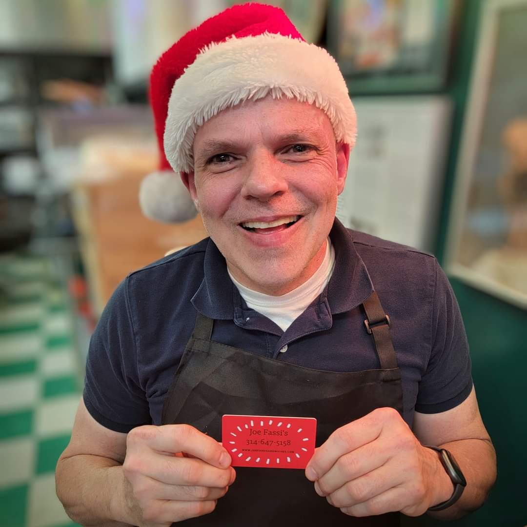 joefassi_stl's tweet photo. Santa Tom wants to remind you that #JoeFassi is *closed* today so his little elves can enjoy eating turkey with family and friends.
๐ฆ๐
#JoeFassis is back open tomorrow. If you're out shopping, please consider the gift of great taste with some #GiftCards from us! https://t.co/NF7TpKFBis