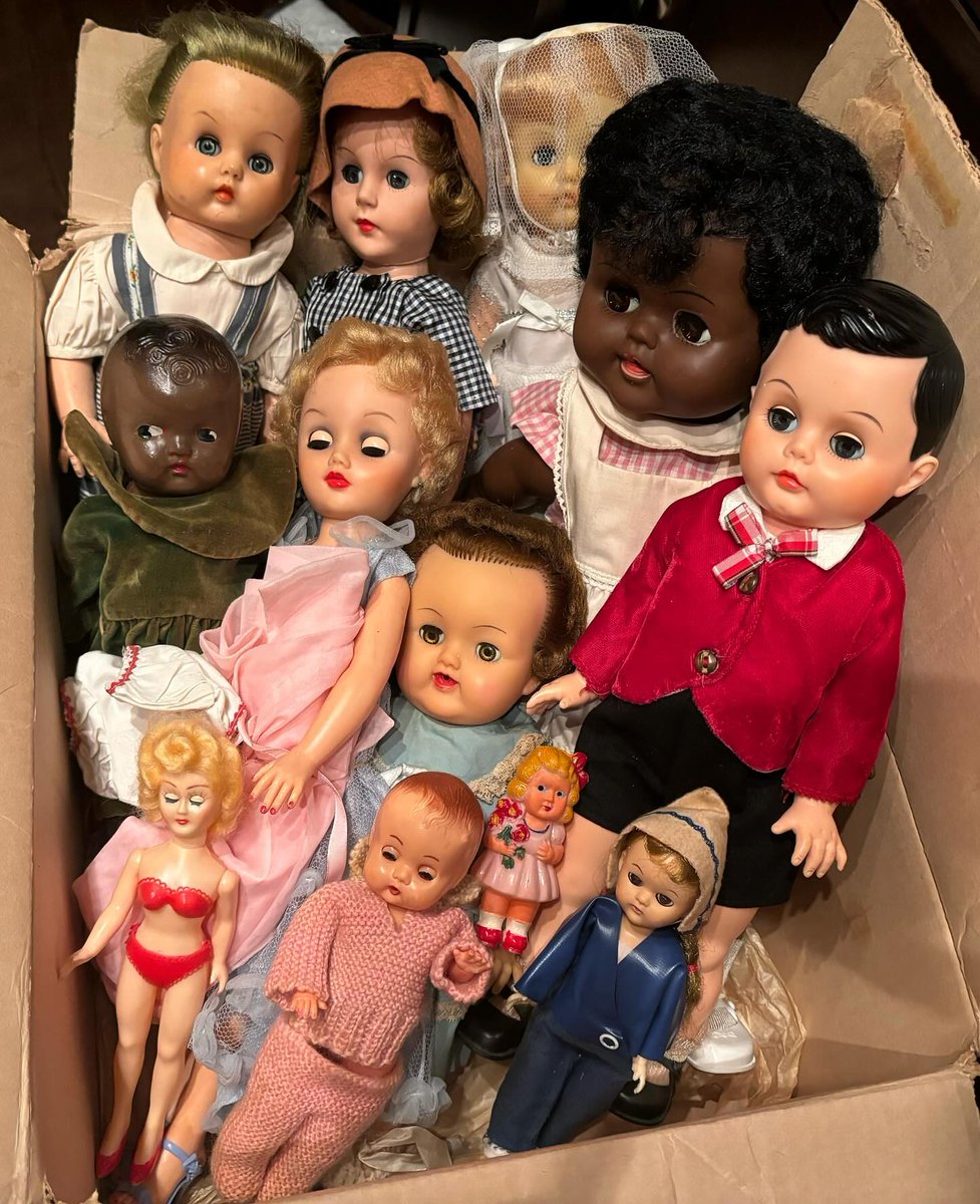 4sharpcornerz's tweet image. Hello friends, who wants to come out and play?