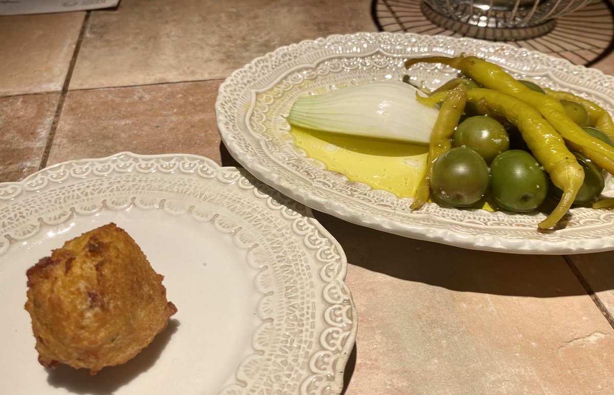 El glorioso cocido de <a href="/TabernaPedraza/">Taberna Pedraza</a> con sus aditamentos. Pura finura. Insuperable.