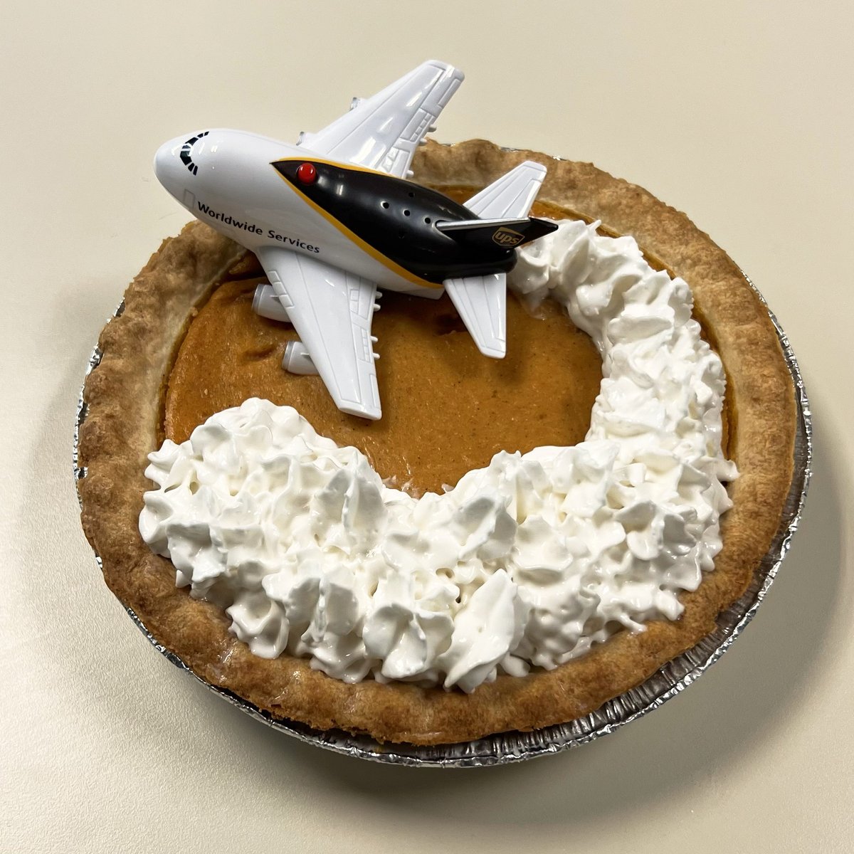 You don't need to say 'here comes the airplane' to get us to bite into this pie! Happy Thanksgiving! ✈