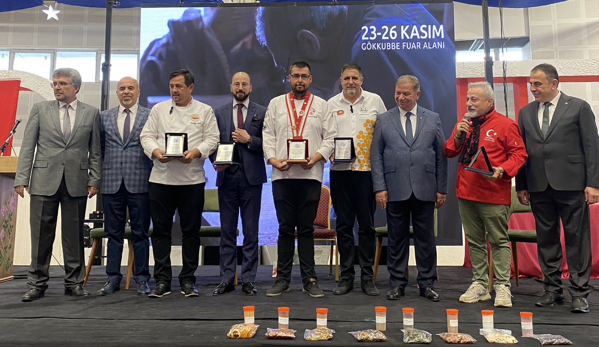 MustafaUlker0's tweet photo. Değerli üstatlarla birlikte Isparta I. Turizm ve Gastronomi Fuarı’nda düzenlenen “Sıfır Atık &amp; 869 Yerliyse Yeriz” konulu panelde konuştuk. Nazik davetlerinden ötürü Dr. Öğr. Üyesi Gökhan YILMAZ hocam ve İSAPDER Başkanım olmak üzere tüm paydaşlara şükranlarımı sunarım. https://t.co/bB8UvDkBgl