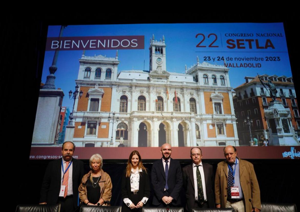 Salud_JCYL's tweet photo. El Director General de Calidad e Infraestructuras, Álvaro Muñoz, inaugura el XXII Congreso de la Sociedad Española de Traumatología Laboral @SETLA11 en Valladolid (23-24 de noviembre) #CongresoSETLA #SETLA @RaquelBlascoR https://t.co/NfjCQ1Ncxs