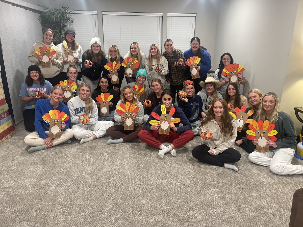 🦃🦃  We are so incredibly thankful for our fans and the support you give us!! Happy Thanksgiving Bluejay Nation!!

#GoJays