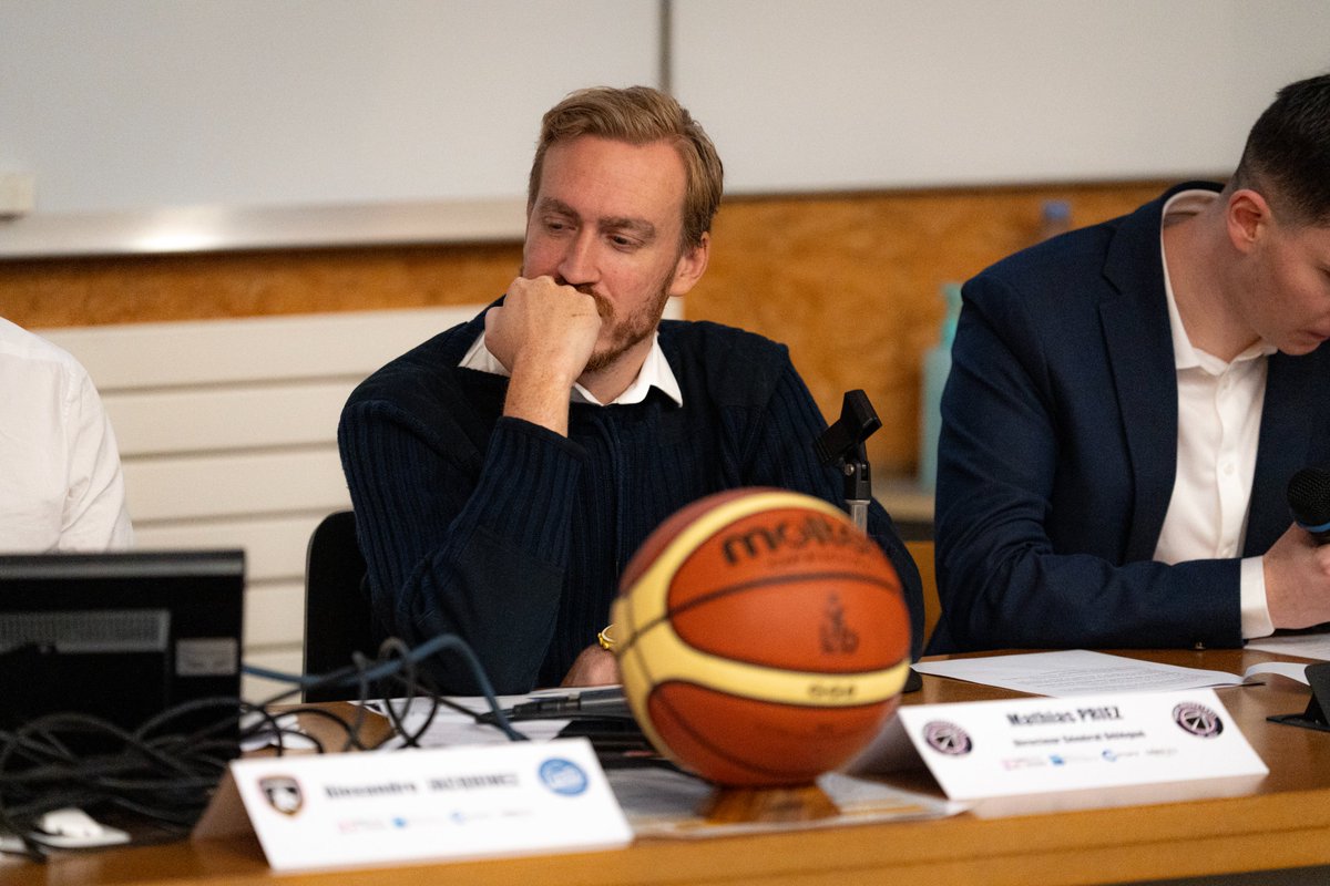 <a href="/ParisBasketball/">Paris Basketball</a> <a href="/mjlsostenes/">leroux-sostenes</a> <a href="/NicolasChanavat/">Nicolas Chanavat</a> 🎙️M.P. : "Il a longtemps été question de savoir s'il fallait combattre ou ouvrir les portes à la NBA en France. Selon moi, il faut profiter de l'attrait de la NBA et s'en inspirer pour rapprocher les fans français de NBA des amateurs de basket français, trop longtemps séparés."