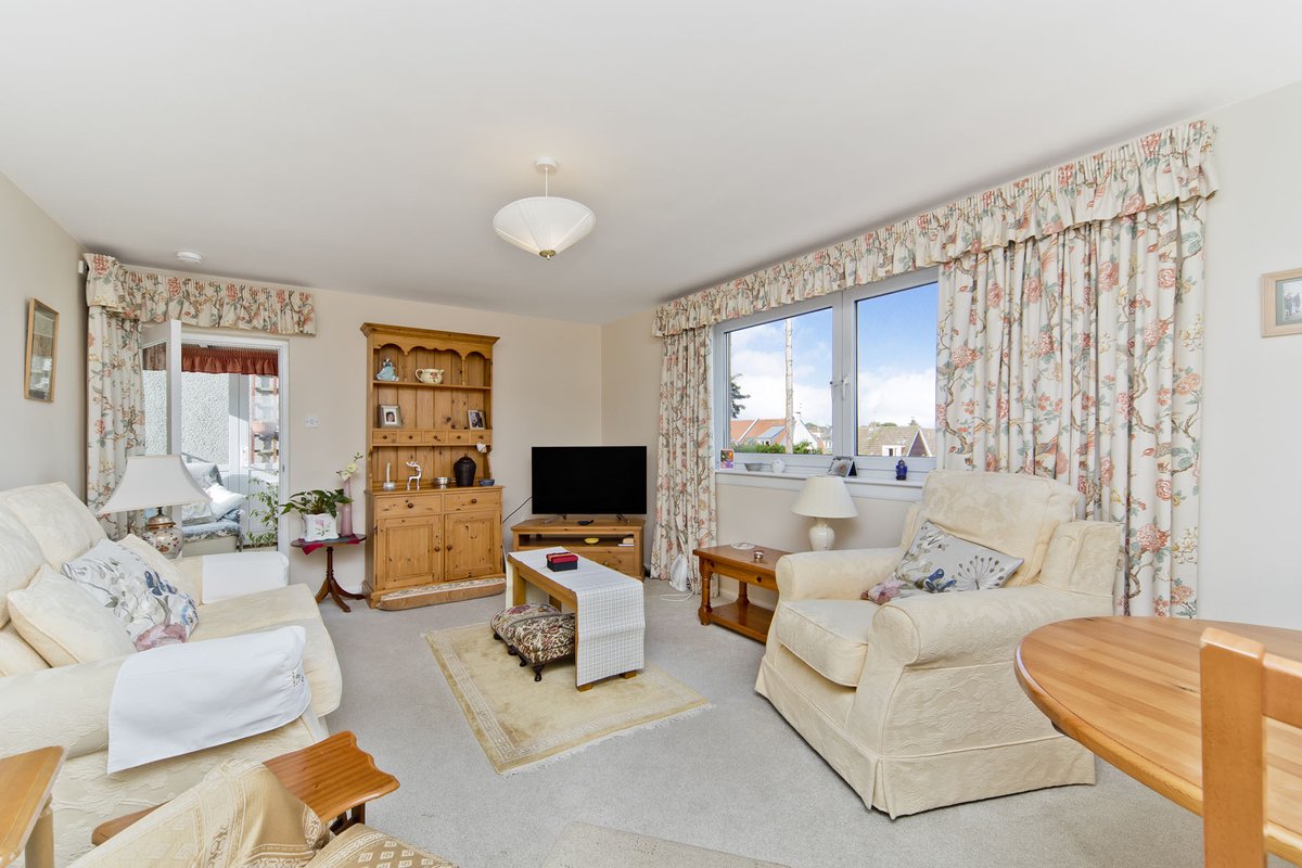 GilsonGrayProp's tweet image. 📍3 Clare Court, North Berwick, EH39 4BZ

Enjoying a quiet courtyard setting, this two-bedroom flat enjoys a large breakfasting kitchen, a sunroom with a balcony, and a private garage and residents’ parking 🤩

💸Offers over £270,000
🔗ow.ly/qtUo50QasvA