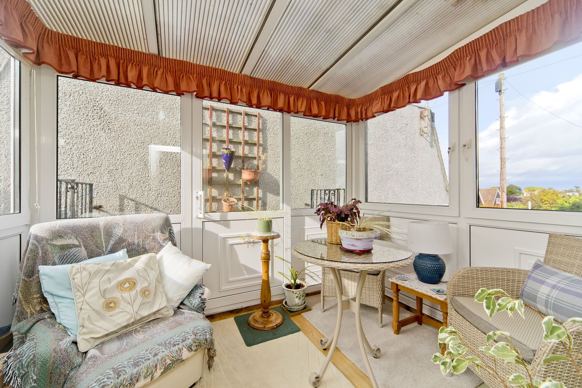 GilsonGrayProp's tweet image. 📍3 Clare Court, North Berwick, EH39 4BZ

Enjoying a quiet courtyard setting, this two-bedroom flat enjoys a large breakfasting kitchen, a sunroom with a balcony, and a private garage and residents’ parking 🤩

💸Offers over £270,000
🔗ow.ly/qtUo50QasvA