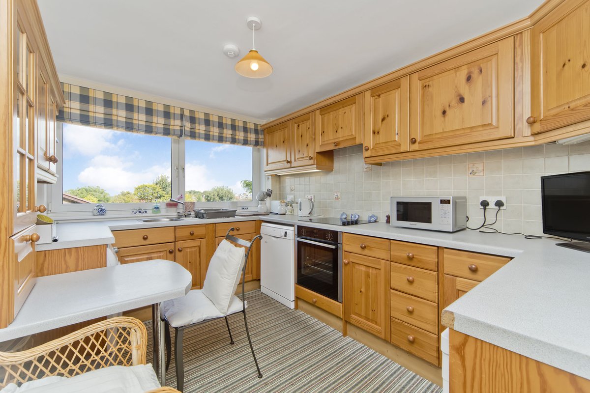 GilsonGrayProp's tweet image. 📍3 Clare Court, North Berwick, EH39 4BZ

Enjoying a quiet courtyard setting, this two-bedroom flat enjoys a large breakfasting kitchen, a sunroom with a balcony, and a private garage and residents’ parking 🤩

💸Offers over £270,000
🔗ow.ly/qtUo50QasvA