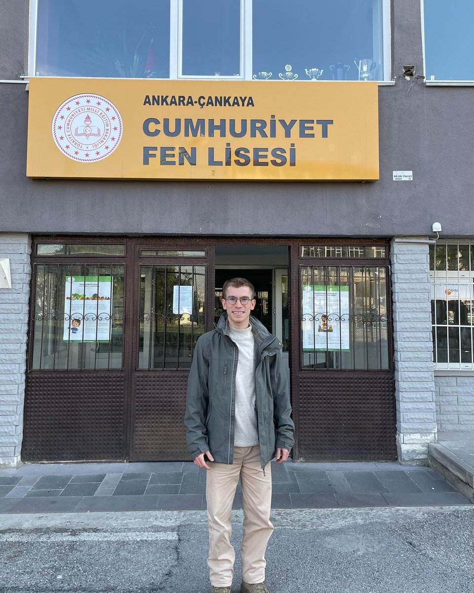 tunckurtmat's tweet photo. Bugün benim için çok heyecanlıydı,  Ankara'mızın en güzel, en köklü liselerinden birindeydim. Daha da önemlisi sizlerleydim. Öncelikle davetli olmama vesile olan sizlere ardından @cumhuriyet_fen tüm öğretmenlerime ve müdürümüze çok teşekkür ederim. İyi ki varsınız❤️ https://t.co/U9mlahrrMH