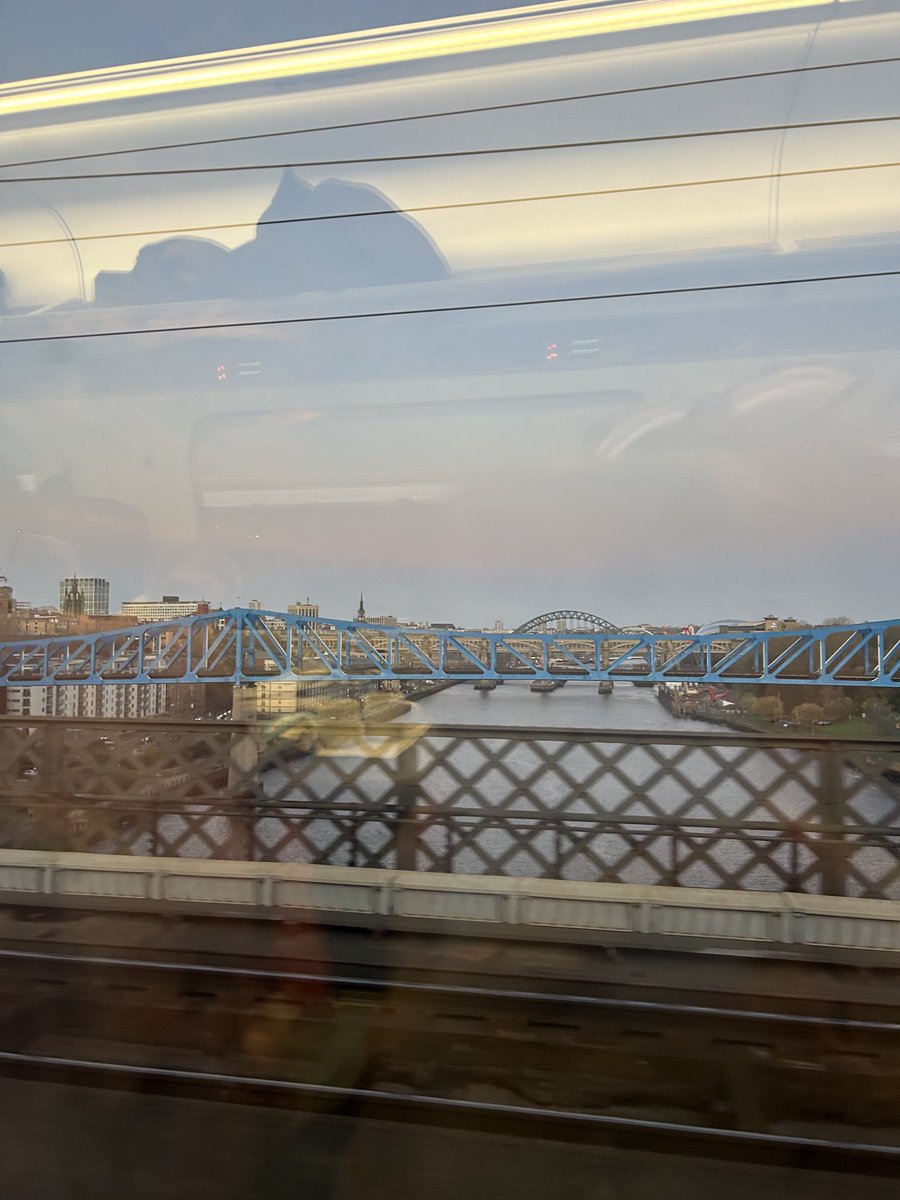 On my way to ⁦<a href="/BTSrespiratory/">British Thoracic Society (BTS)</a>⁩ Winter conference. Meeting ⁦⁦@Mattarmstrong95⁩ who is presenting on ⁦<a href="/Breath_Tec/">BreathTec</a>⁩. Looking forward to seeing  the ⁦<a href="/ARNS_UK/">ARNS</a>⁩