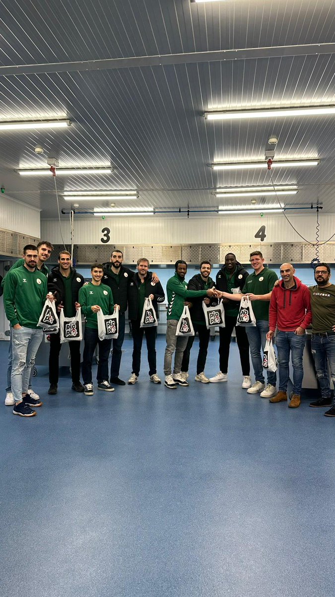 zornotzast's tweet photo. #Kluba | Babesleak

Atzo #LEBPlata taldeak eta @unaiggg-k Pio-pio babesleak duen lantegia bisitatu zuten. Esperientzia bikaina 👏👏👏 https://t.co/cjKV0s8pgZ