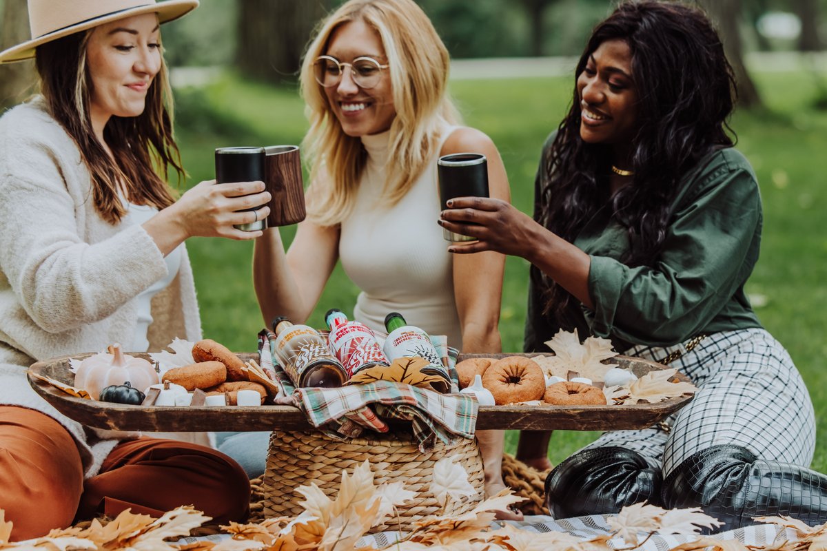 Happy Thanksgiving from all of us here at Sip Shine! We hope your day is filled with gratitude, good food, better drinks, and unforgettable moments with loved ones. 🍗🍁🧡

#Thanksgiving #SipShine #Moonshine #GitchaASip #Cheers