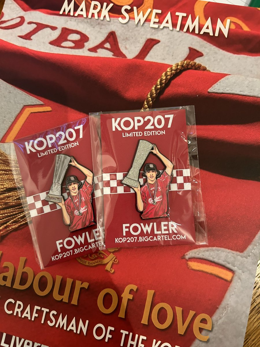 LFCRhinos's tweet image. Cracking birthday drop today thanks to all @KopCraftsman @LinghamsBooks @kop207pins #finallyarrived #LFC #BadgeCollection #booklover #LFCBooks #Signed