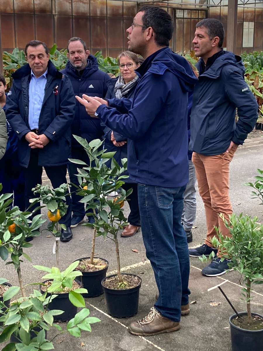 a_leboeuf's tweet photo. Avec les élèves des deux collèges de La Châtaigneraie, les collèges Pierre Mendes France et Saint Joseph, visite des Pépinières #Ripaud. Depuis 70 ans, les Pépinières Ripaud cultivent des valeurs de transmission et d’excellence, en #France et à l’international. https://t.co/rgDB49tyI8