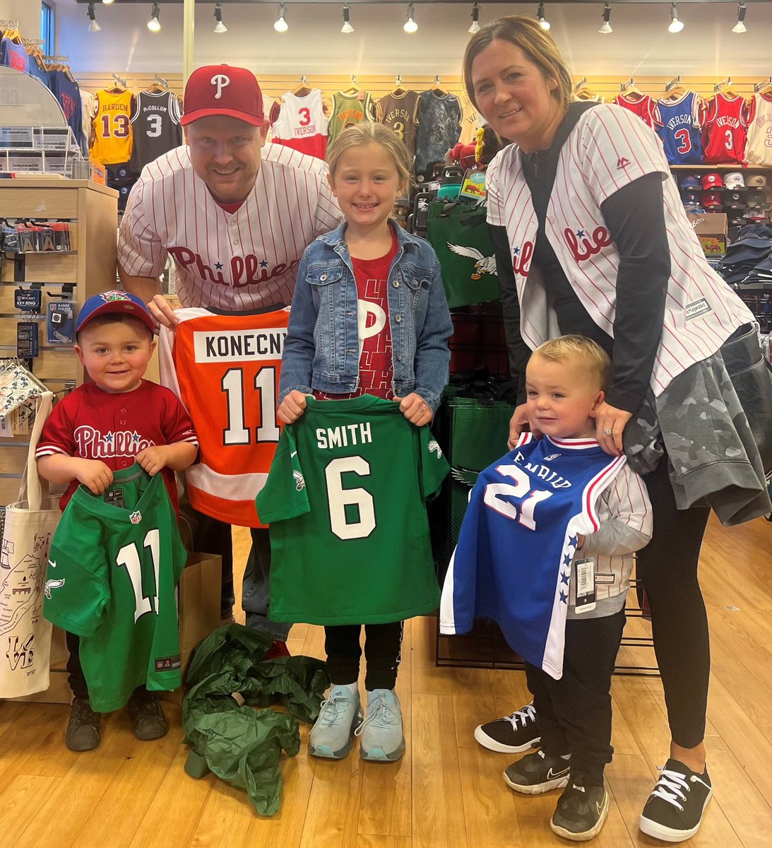 Rally_House's tweet photo. Happy Thanksgiving! 🦃  ❤️ We are SO thankful that we get to share our love of sports with our fellow fans, customers, and employees! We'll be OPEN this Black Friday weekend so gobble up the savings and feast on fabulous finds this Thanksgiving at Rally House! https://t.co/mDJTJjCm55