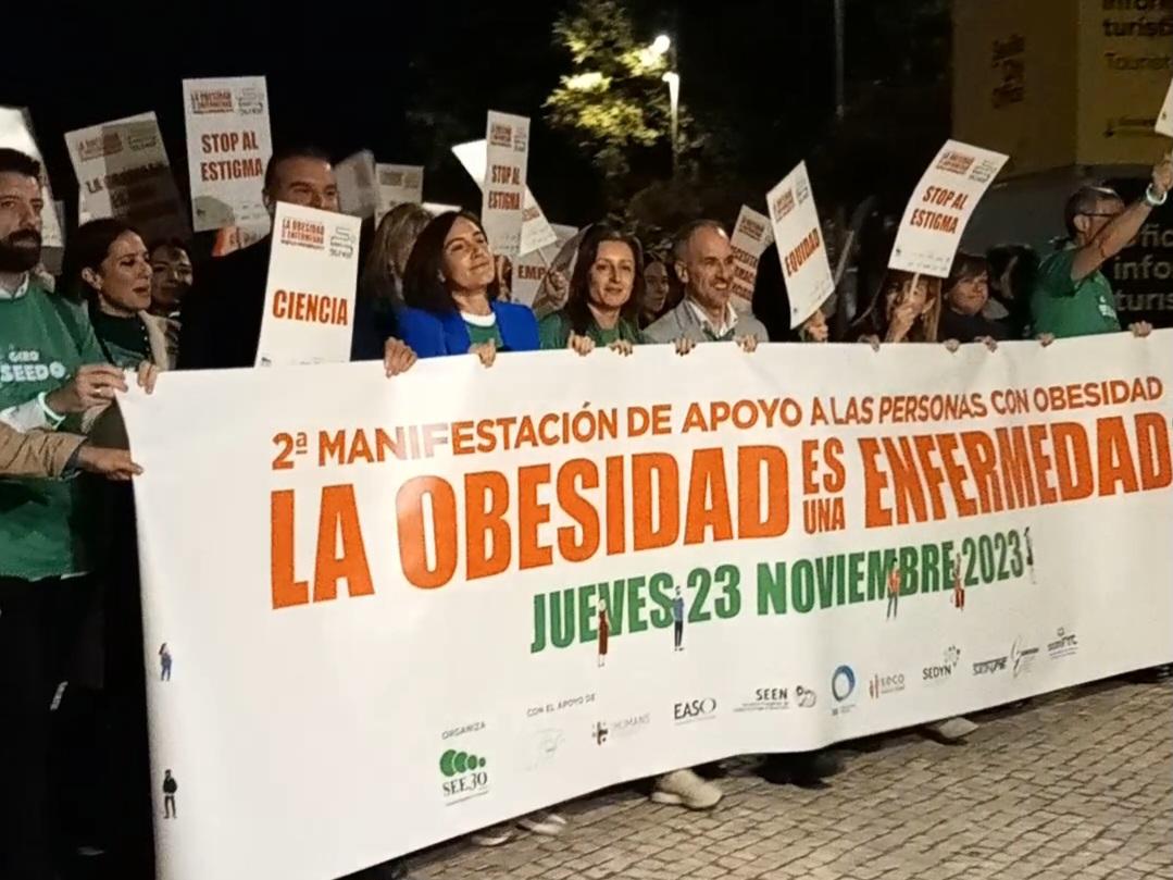 🟢 ¡La <a href="/SociedadSeedo/">SEEDO</a> está en la calle!

🗣 LA #OBESIDAD ES UNA ENFERMEDAD

❕️ 2ª manifestación de apoyo a las personas con #obesidad

#SEEDO2023