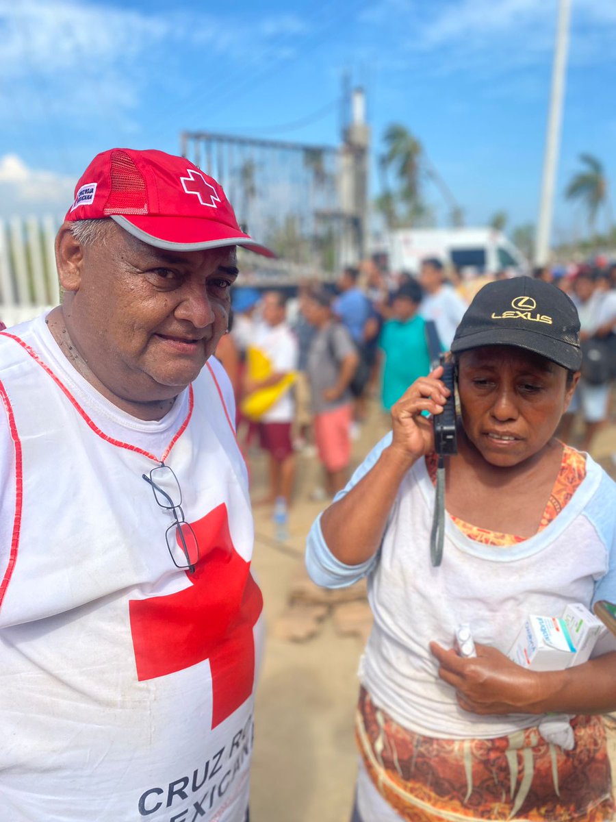 Desde búsquedas  y llamadas hasta mensajes y visitas a hospitales, #CruzRojaMexicana se ha dedicado a unir familias que han perdido comunicación tras el paso del #HuracánOTIS.

Se han realizado 1 mil 685 operaciones exitosas de restablecimiento de contacto entre familiares. 📲