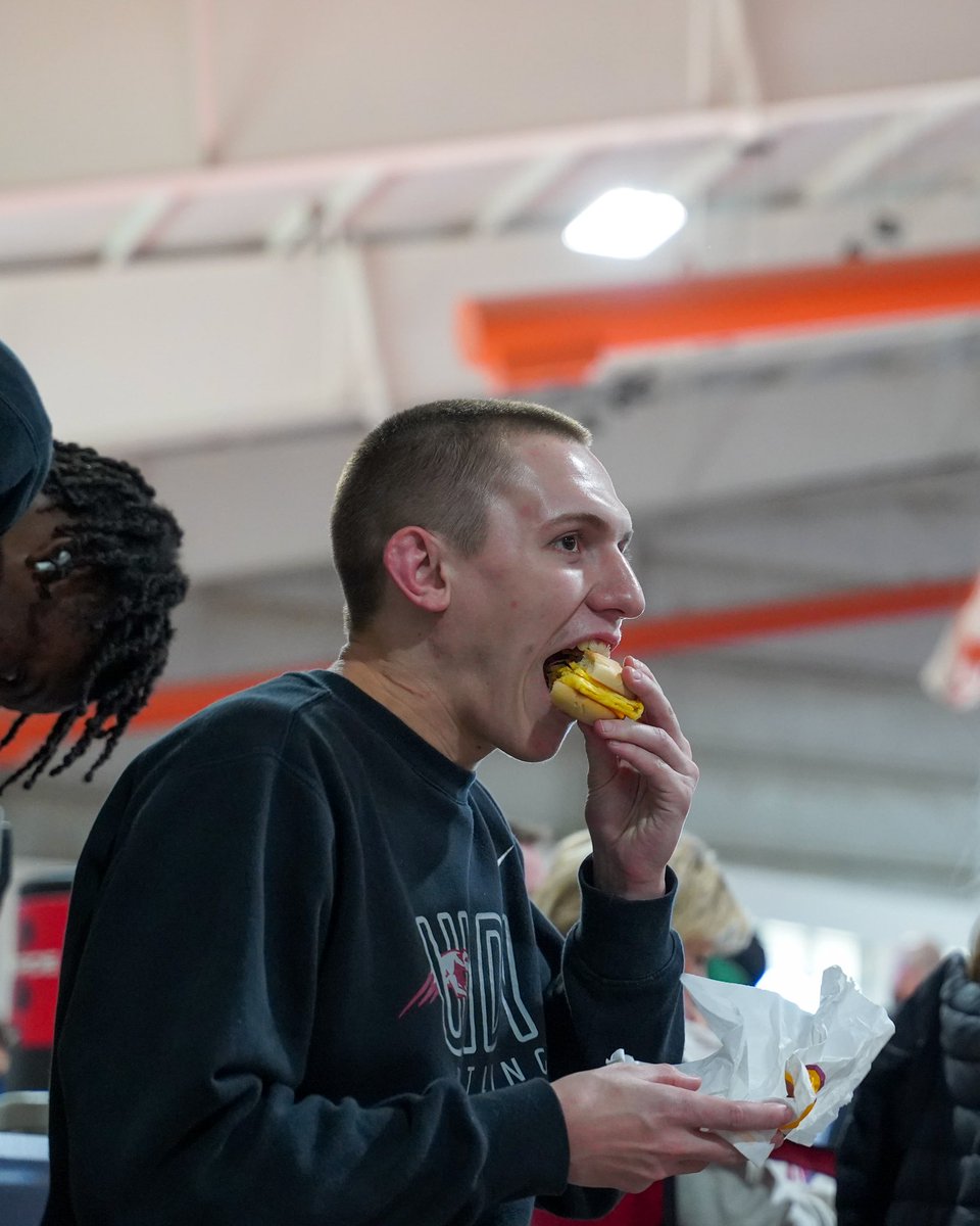 UIndyWrestling's tweet photo. Happy Thanksgiving UIndy Family! 🐾🫶🏼

We are thankful for our team, fans, and most importantly… food. 🍲 https://t.co/EfFxRMA9AM
