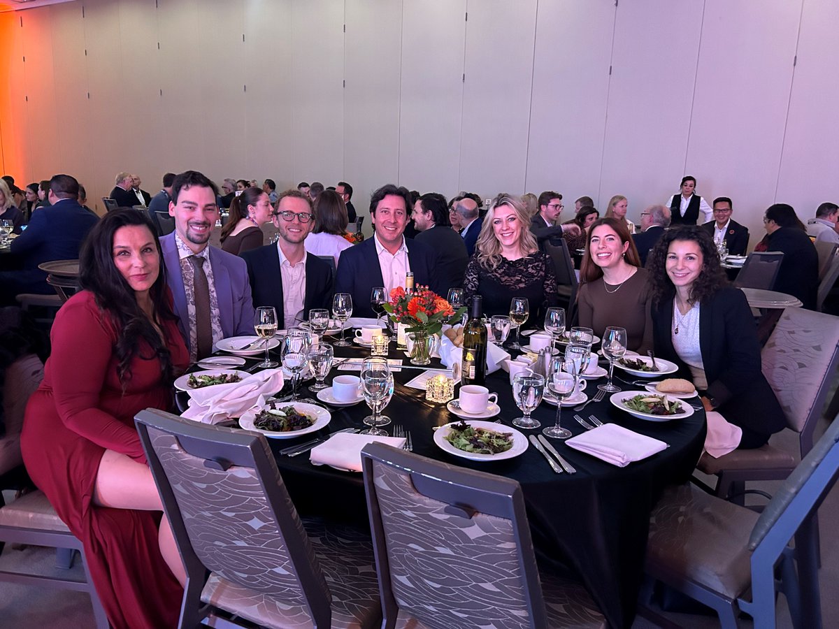 Last night, Team Earnscliffe attended the #Indigenomics Power Play Gala, celebrating the achievements of Indigenous businesses in building economic reconciliation and creating value and growth in the #IndigenousEconomy.