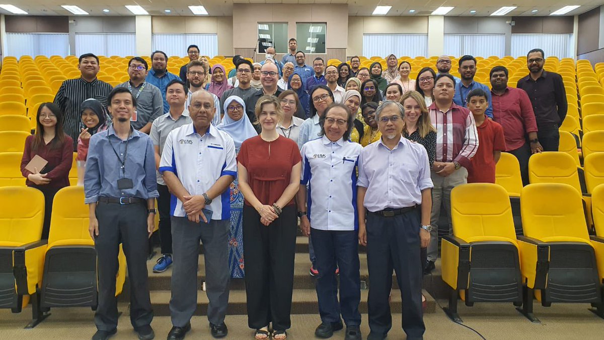 drrachellowe's tweet image. It was such a honour to present our @BSC_CNS Global Health Resilience projects, including @IDAlertproject @e4warning @wellcometrust #HARMONIZE_tools #IDExtremes, with the Borneo Medical and Health Research Centre at Universiti Malaysia Sabah 🇲🇾 🌺