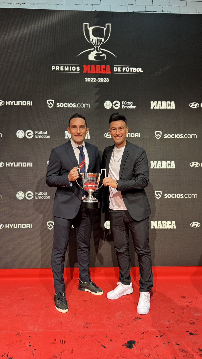 jesusdmanuel's tweet photo. Orgullo y admiración máxima por ti hermano!!! Trofeo Guruceta a mejor árbitro de 2ª Division diario @marca - Temp. 22-23 https://t.co/MF6ASz7LoA