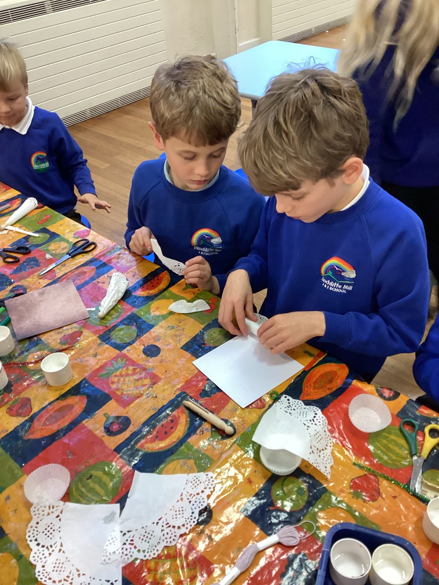 HinchMillSchool's tweet photo. We have all been making angels today ready to decorate St David's Church for Christmas. Many thanks to Rev. Nick, Sarah and Helen for organising this. 
#HinchMill #StDavidsChurchHolmbridge https://t.co/rBHQrgElUB